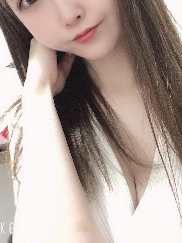 上村ひなの